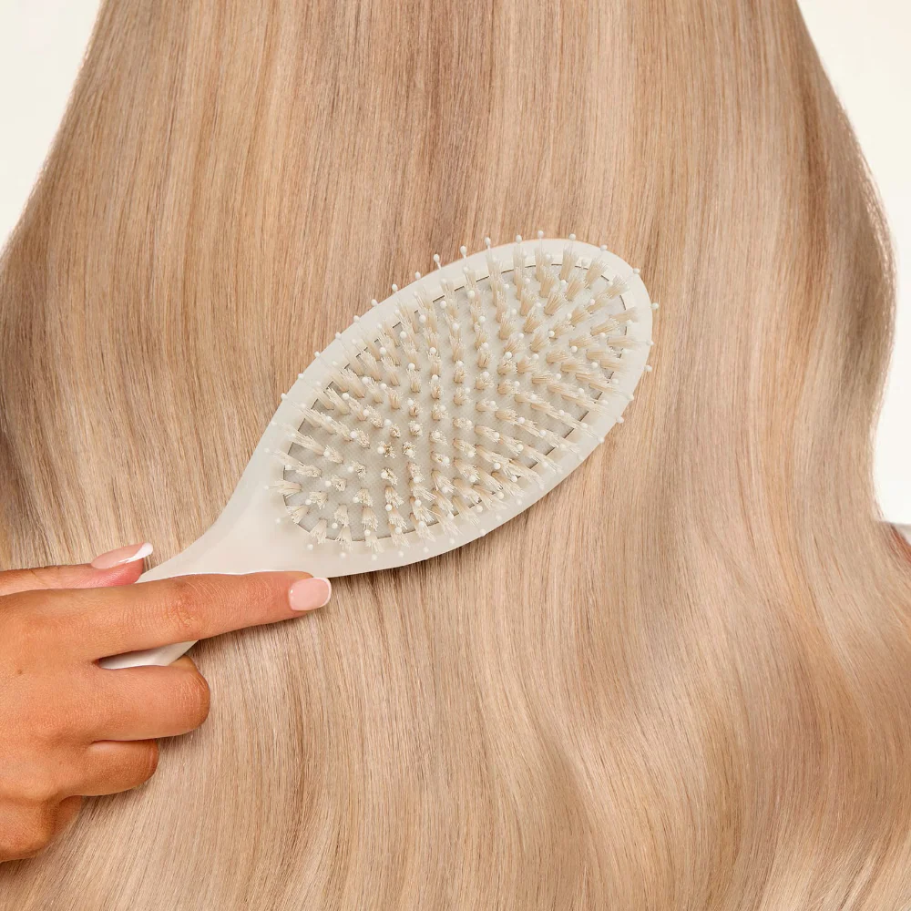 Beauty Works x Molly-Mae Luxury Dressing Brush - Image 3